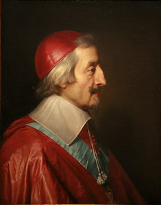 Profil du Cardinal en soutane rouge.